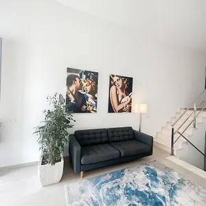 https://cozy-and-modern-family-flat-carihuela.es-andalucia.com